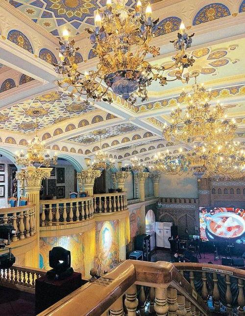 新疆人住宫殿娱乐吃瓜,一场别开生面的生活画卷